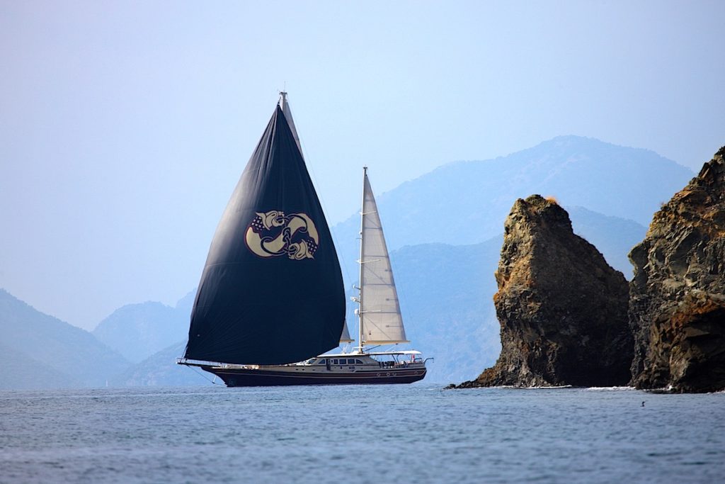 Sailing Daima Yacht